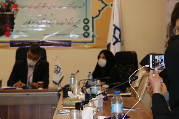 نشست خبری رئیس دانشگاه فرهنگیان استان اصفهان و آیین بزرگداشت روز خبرنگار و تجلیل از خبرنگاران 4