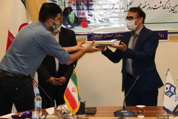 نشست خبری رئیس دانشگاه فرهنگیان استان اصفهان و آیین بزرگداشت روز خبرنگار و تجلیل از خبرنگاران 8