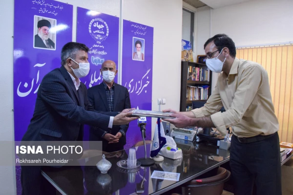 بازدید رئیس دانشگاه فرهنگیان استان اصفهان از خبرگزاری های ایسنا و ایکنا و تجلیل از سردبیران 6