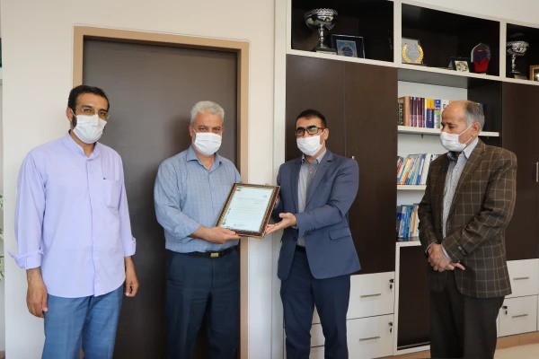 تجلیل و تقدیر از کارمند آزاده دانشگاه فرهنگیان استان اصفهان 2