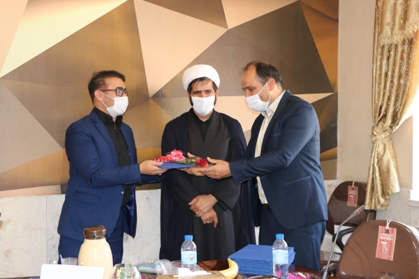 تجلیل و تقدیر از کارمندان پردیس ها و مراکز دانشگاه فرهنگیان استان اصفهان 12