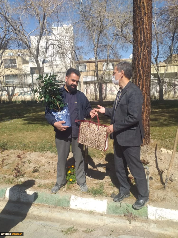 تقدیر از باغبانان زحمتکش پردیس فاطمه زهرا(س) 2