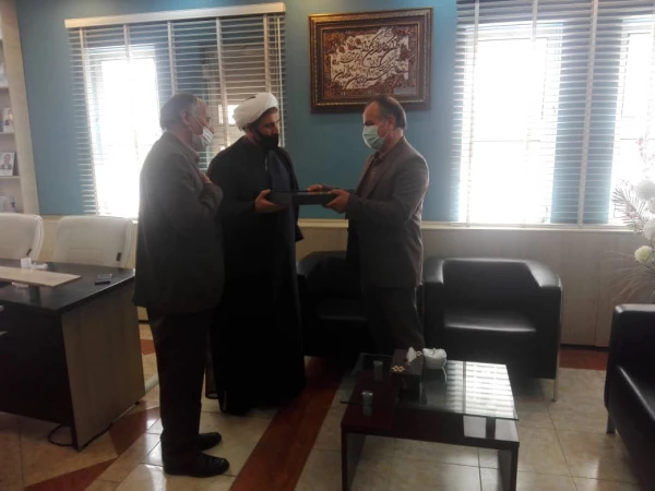 تقدیر از همکاران جانباز در پردیس شهید باهنراصفهان 2