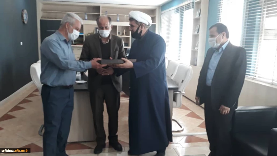 تقدیر از همکاران جانباز در پردیس شهید باهنراصفهان 5