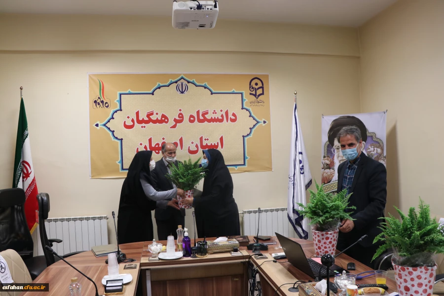 بررسی چالش های حوزه روابط عمومی در دانشگاه فرهنگیان استان اصفهان 3