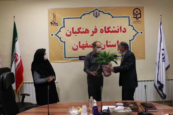 بررسی چالش های حوزه روابط عمومی در دانشگاه فرهنگیان استان اصفهان 7