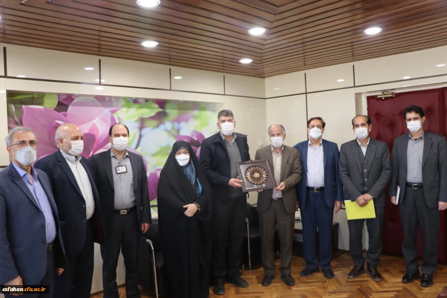 امضای تفاهم نامه ی همکاری سه جانبه بین دانشگاه فرهنگیان استان اصفهان،شرکت پتروشیمی اصفهان و بنیادخیرین حامی دانشگاه فرهنگیان استان اصفهان  3