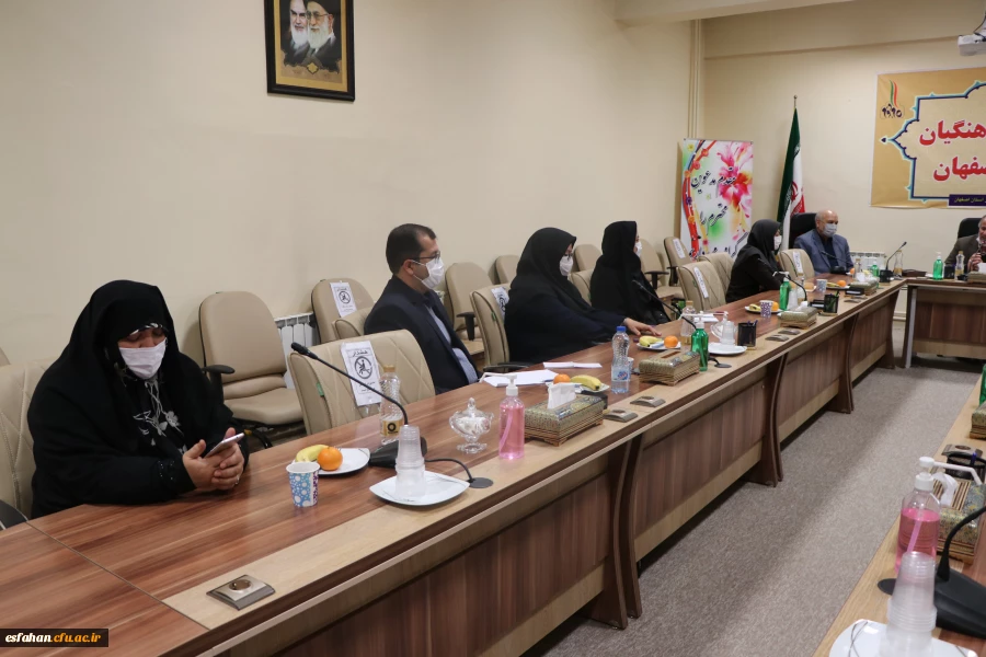 بررسی گسترش فعالیت های مشاوره ای برون سازمانی دانشگاه فرهنگیان استان اصفهان 12