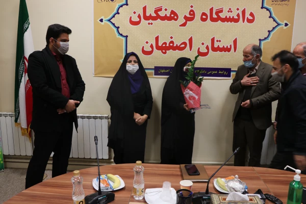 تجلیل از کارشناسان امور شاهد و ایثارگران پردیس ها و مراکز دانشگاه فرهنگیان استان اصفهان 10