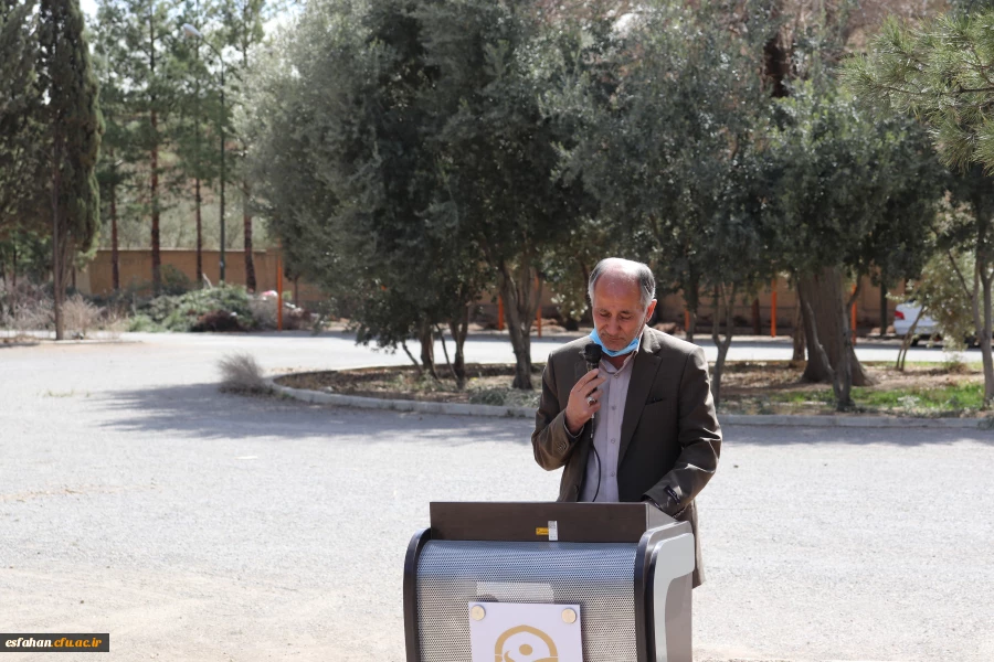 کاشت نهال درخت به یاد شهدای دانشگاه فرهنگیان استان اصفهان 2