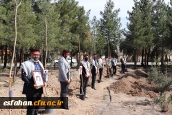 کاشت نهال درخت به یاد شهدای دانشگاه فرهنگیان استان اصفهان 4