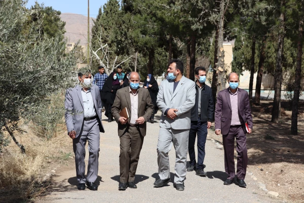 کاشت نهال درخت به یاد شهدای دانشگاه فرهنگیان استان اصفهان 5