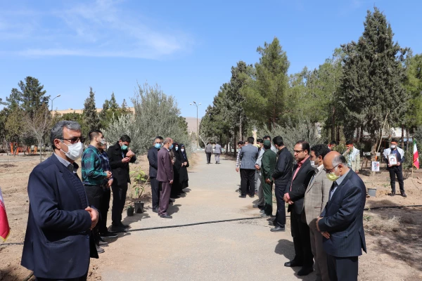 کاشت نهال درخت به یاد شهدای دانشگاه فرهنگیان استان اصفهان 7