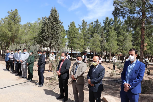 کاشت نهال درخت به یاد شهدای دانشگاه فرهنگیان استان اصفهان 8