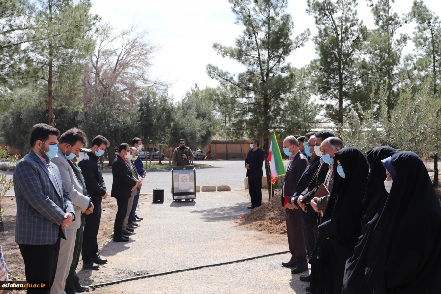 کاشت نهال درخت به یاد شهدای دانشگاه فرهنگیان استان اصفهان 9