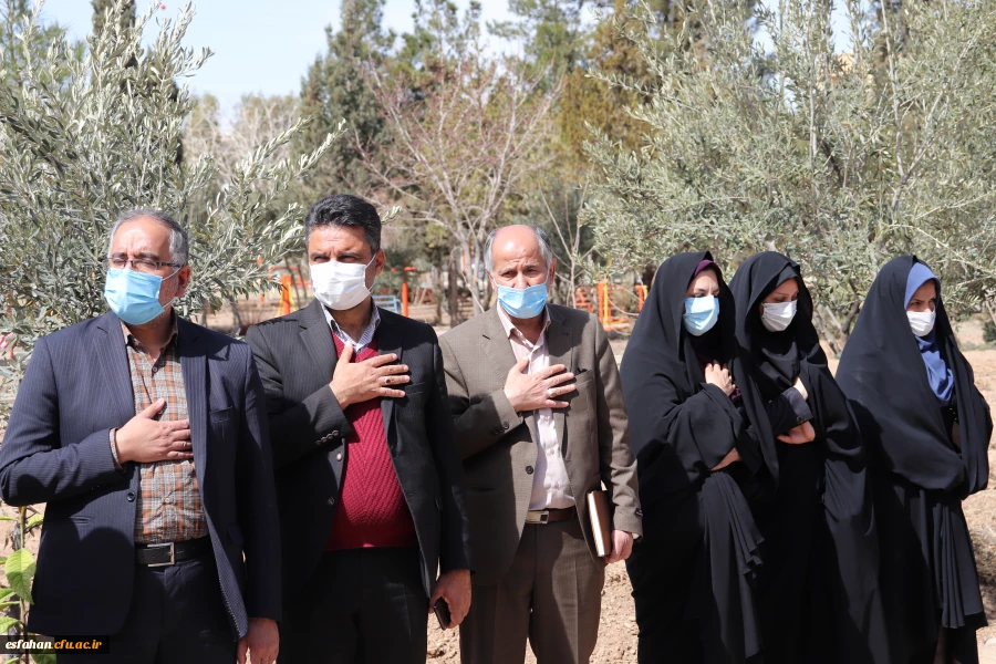 کاشت نهال درخت به یاد شهدای دانشگاه فرهنگیان استان اصفهان 11