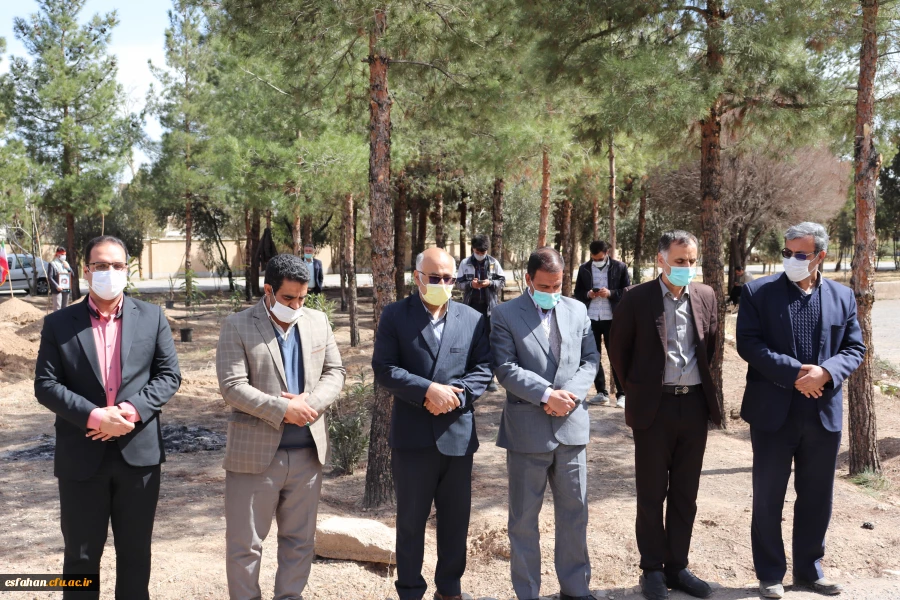 کاشت نهال درخت به یاد شهدای دانشگاه فرهنگیان استان اصفهان 12
