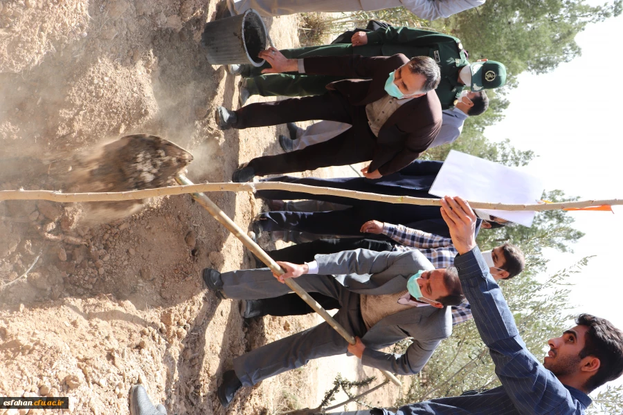 کاشت نهال درخت به یاد شهدای دانشگاه فرهنگیان استان اصفهان 13