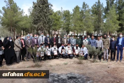 کاشت نهال درخت به یاد شهدای دانشگاه فرهنگیان استان اصفهان 18