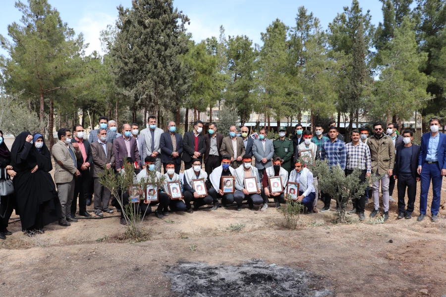 کاشت نهال درخت به یاد شهدای دانشگاه فرهنگیان استان اصفهان 18