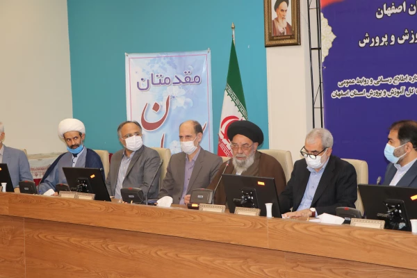 حضور دکتر آقاحسینی در یکصدو پنجاه و هفتمین شورای آموزش و پرورش استان اصفهان 12