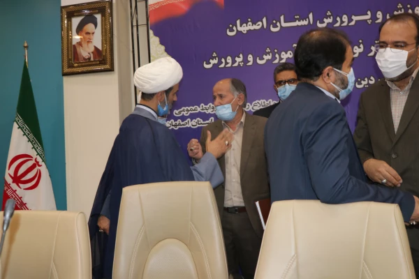 حضور دکتر آقاحسینی در یکصدو پنجاه و هفتمین شورای آموزش و پرورش استان اصفهان 13