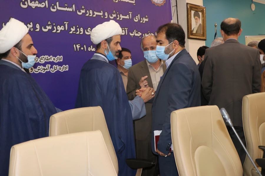 حضور دکتر آقاحسینی در یکصدو پنجاه و هفتمین شورای آموزش و پرورش استان اصفهان 15