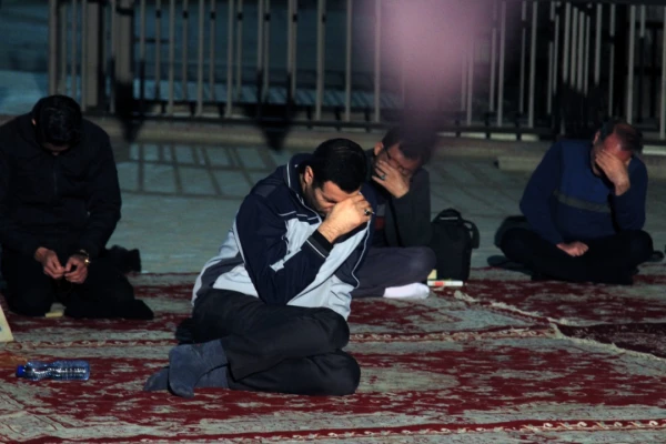 مراسم احیای شب های قدر در جوار مزار شهدای گمنام پردیس شهید باهنر اصفهان 15