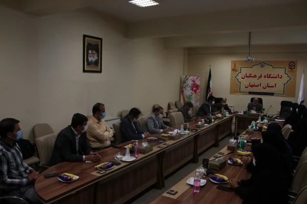 تشکیل جلسه  کارشناس مسئولان و کارشناسان آموزش  دانشگاه فرهنگیان استان اصفهان   4