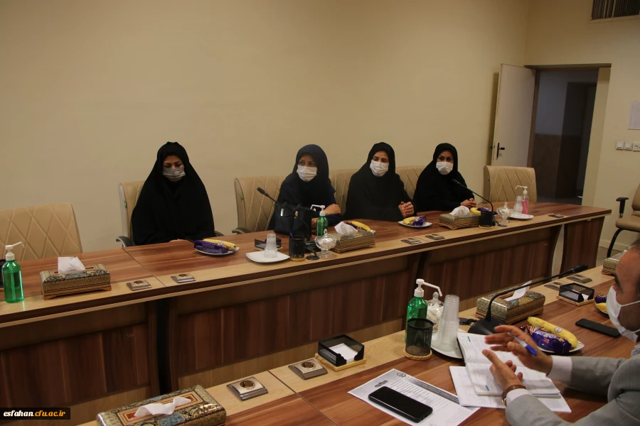 تشکیل جلسه  کارشناس مسئولان و کارشناسان آموزش  دانشگاه فرهنگیان استان اصفهان   5