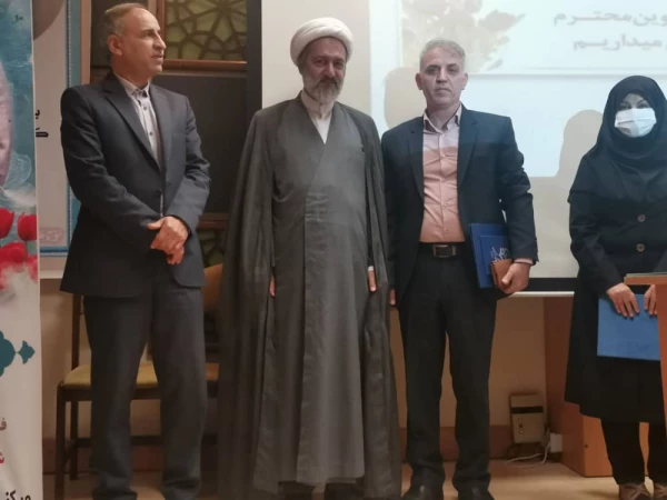 تقدیر از سرکارخانم دکتر فیروزه علویان و جناب آقای دکتر محسن علوی در همایش کشوری دهه ی سرآمدی آموزش استان مازندران 3