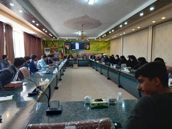 نشست صمیمی مدیرکل آموزش و پرورش استان اصفهان با تشکل های دانشجویی دانشگاه فرهنگیان استان اصفهان 4