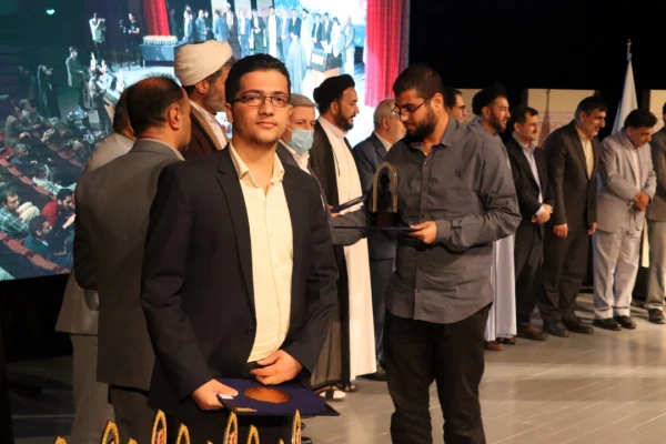 افتخار آفرینی دانشجویان دانشگاه فرهنگیان استان اصفهان در سی و دومین جشنواره ی کشوری فرهنگی قرآن و عترت دانشگاه فرهنگیان 4