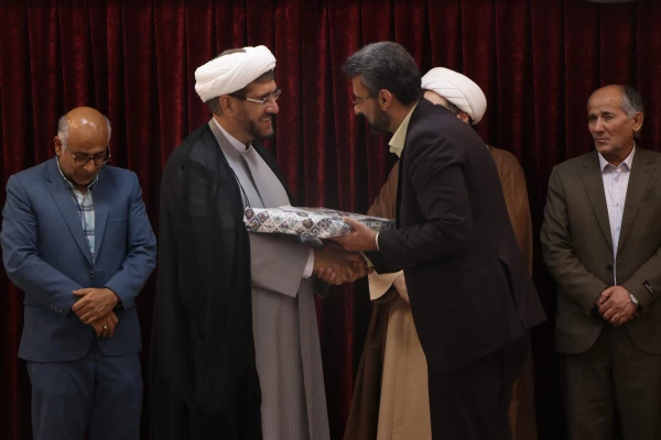 مراسم تکریم و معارفه مسئول دفتر نمایندگی نهاد مقام معظم رهبری در دانشگاه فرهنگیان استان اصفهان 13