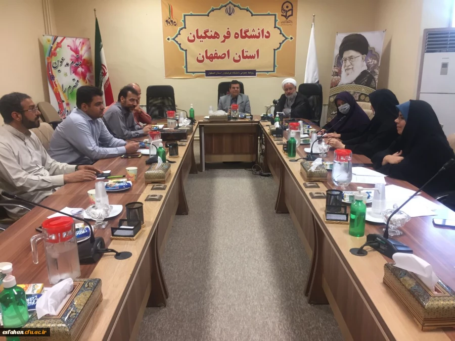 
تشکیل جلسه ی اداری مدیریت امور پردیس های دانشگاه فرهنگیان استان اصفهان
بنا به گزارش روابط عمومی دانشگاه فرهنگیان،درصبح  روز شنبه مورخ  1401/4/ 25  اولین جلسه ی اداری مدیریت امور پردیس های دانشگاه فرهنگیان استان اصفهان با حضور دکتر علی اکبر کجباف  مدیری