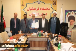 تقدیر از دکتر علیرضا حاج صادقیان رئیس مرکز شهید آیت نجف آباد 2