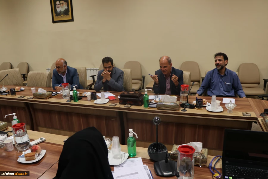 تقدیر از دکتر علیرضا حاج صادقیان رئیس مرکز شهید آیت نجف آباد 5