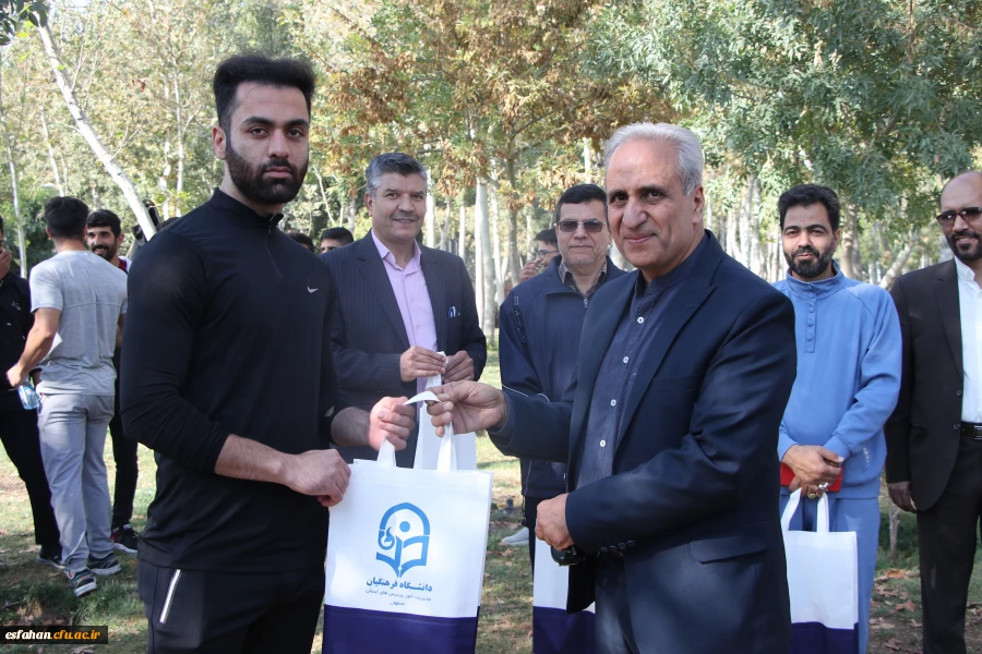 همایش پیاده روی اساتید،کارکنان و دانشجومعلمان دانشگاه فرهنگیان استان اصفهان 14
