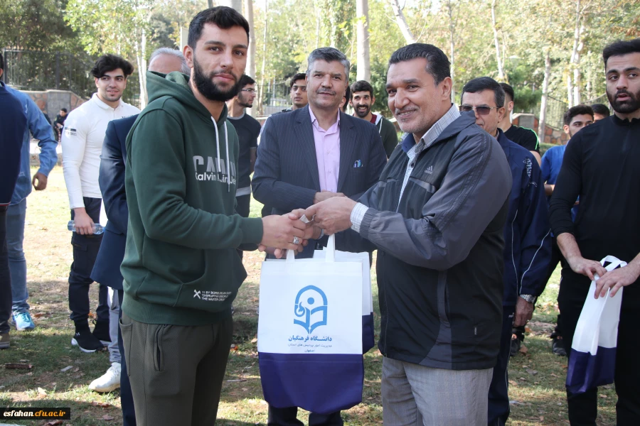 همایش پیاده روی اساتید،کارکنان و دانشجومعلمان دانشگاه فرهنگیان استان اصفهان 16