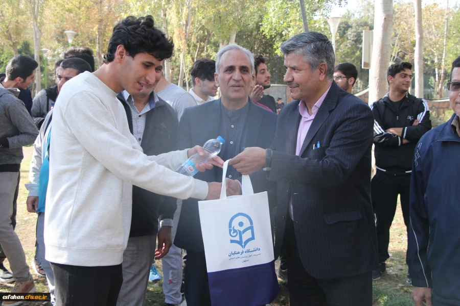 همایش پیاده روی اساتید،کارکنان و دانشجومعلمان دانشگاه فرهنگیان استان اصفهان 17