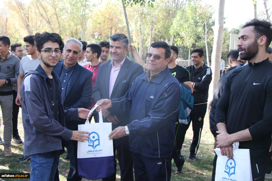 همایش پیاده روی اساتید،کارکنان و دانشجومعلمان دانشگاه فرهنگیان استان اصفهان 18