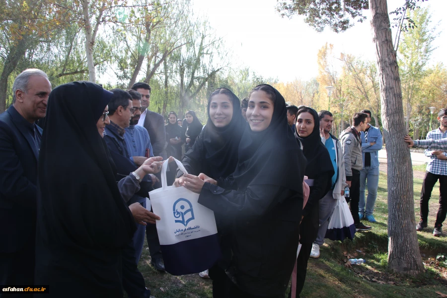 همایش پیاده روی اساتید،کارکنان و دانشجومعلمان دانشگاه فرهنگیان استان اصفهان 27