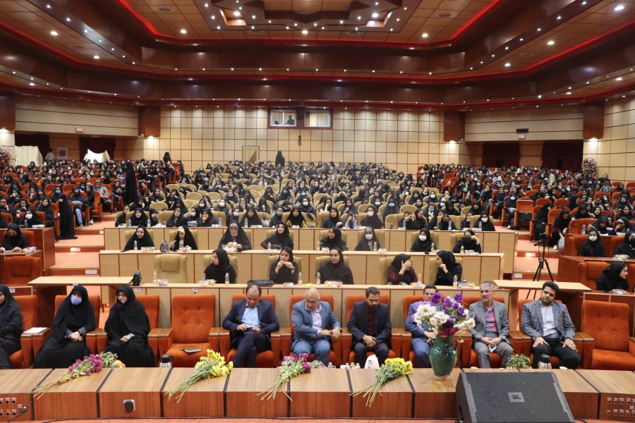 مراسم دانشجویان دختر جدیدالورود سال 1401 دانشگاه فرهنگیان استان اصفهان 12