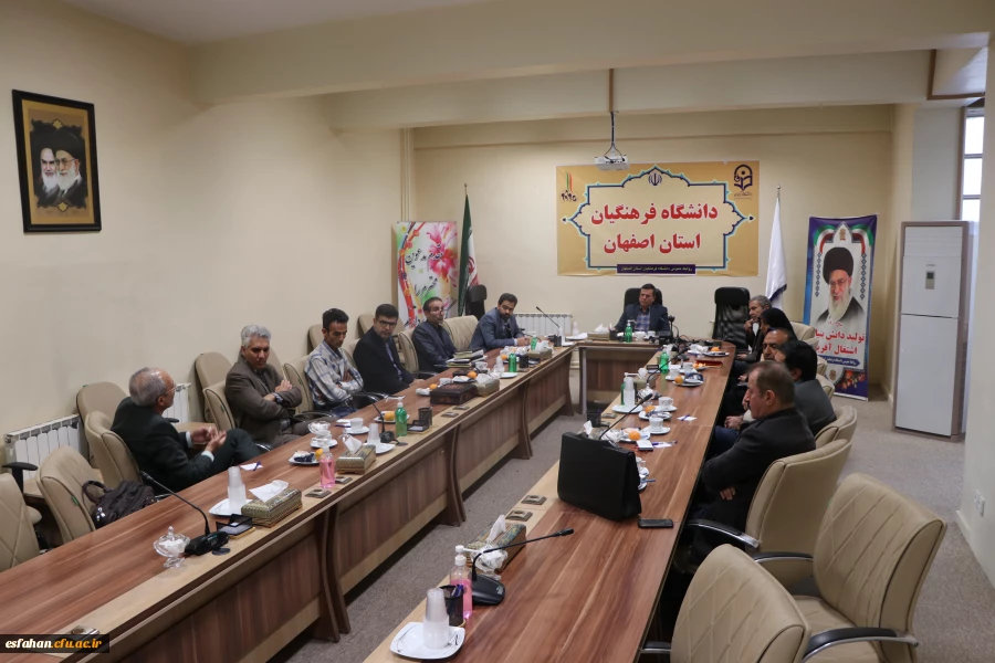 حضور اساتید مأمور در دانشگاه بسیار ارزشمند است. 2