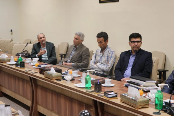 حضور اساتید مأمور در دانشگاه بسیار ارزشمند است. 6