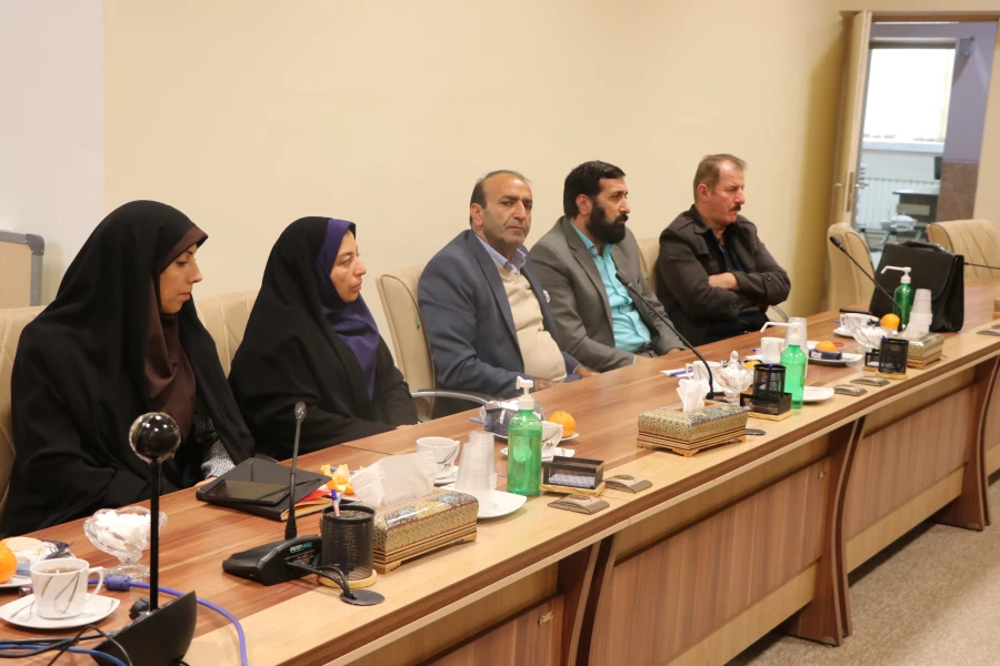 حضور اساتید مأمور در دانشگاه بسیار ارزشمند است. 7