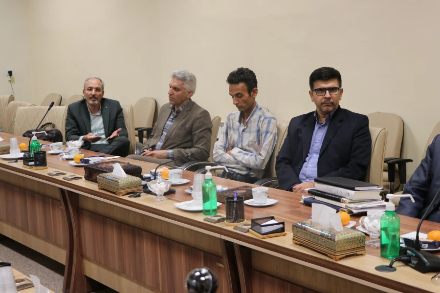 حضور اساتید مأمور در دانشگاه بسیار ارزشمند است. 8