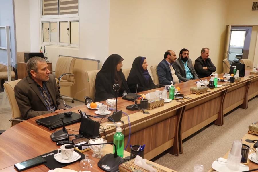 حضور اساتید مأمور در دانشگاه بسیار ارزشمند است. 9