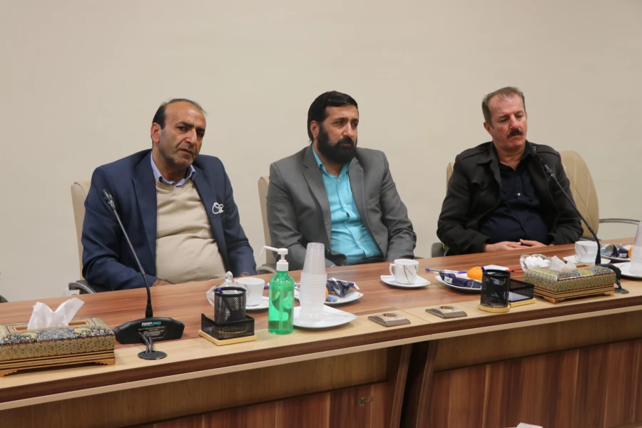 حضور اساتید مأمور در دانشگاه بسیار ارزشمند است. 11