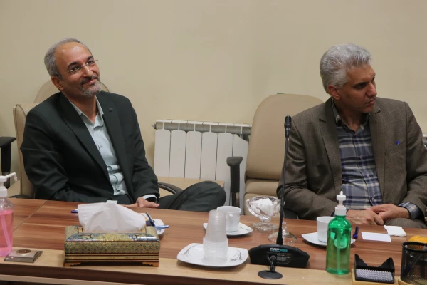 حضور اساتید مأمور در دانشگاه بسیار ارزشمند است. 14